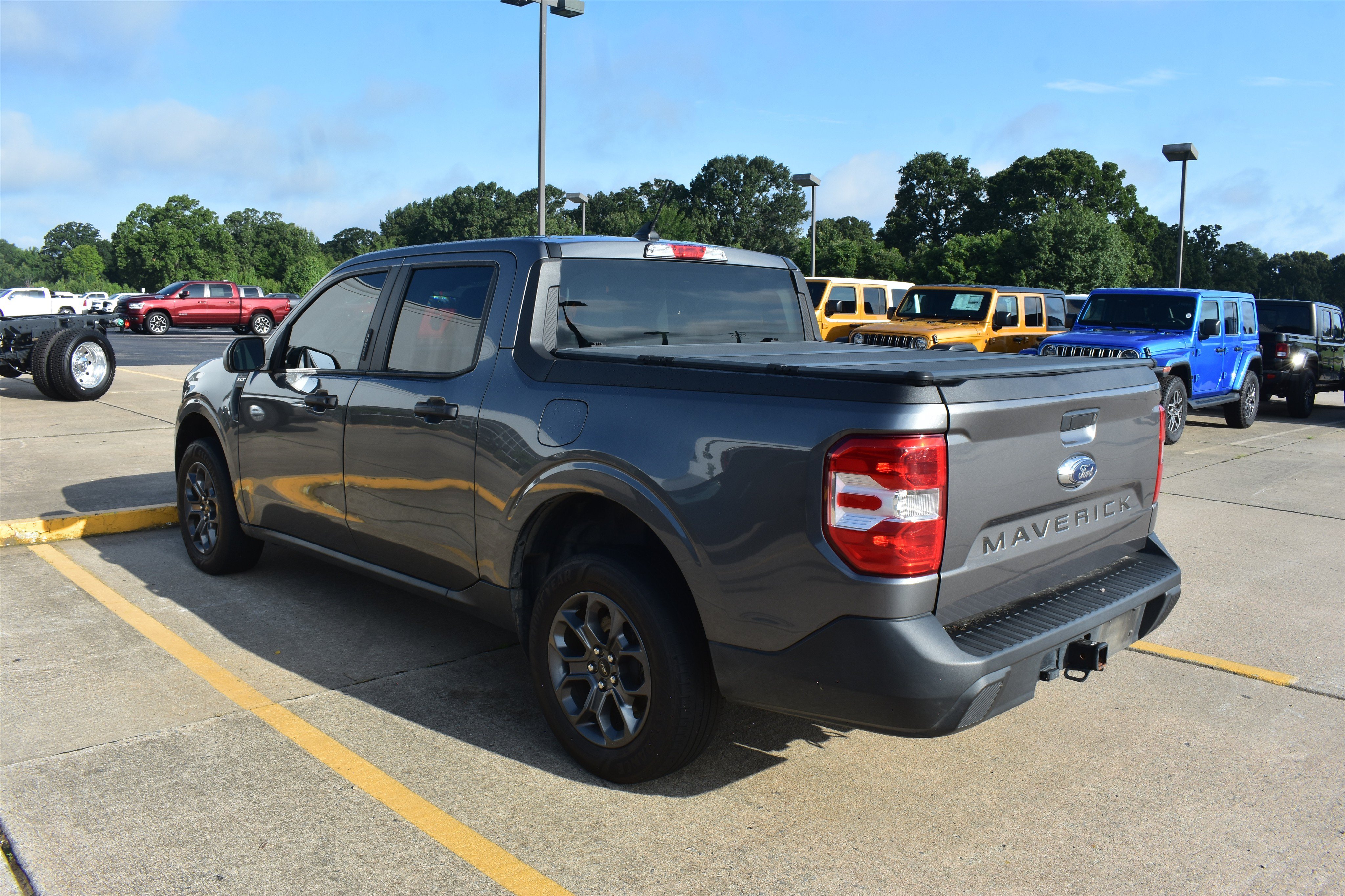 Used 2022 Gray Ford SUPERC image 7
