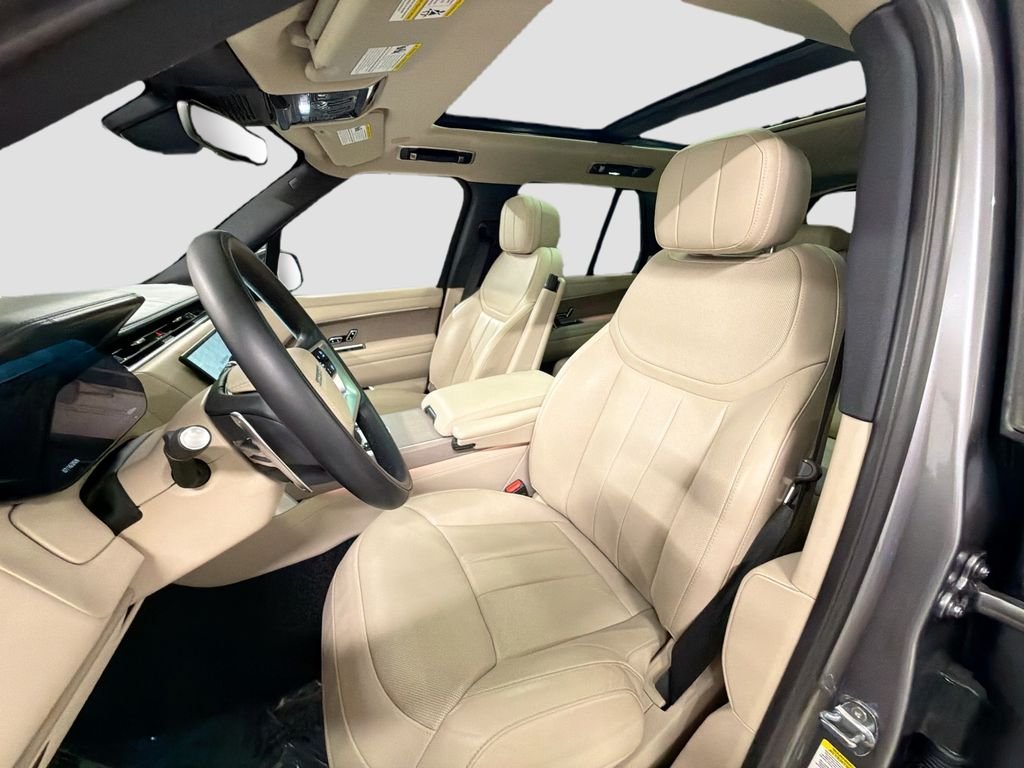 Used 2023 Gray Land Rover SE image 5