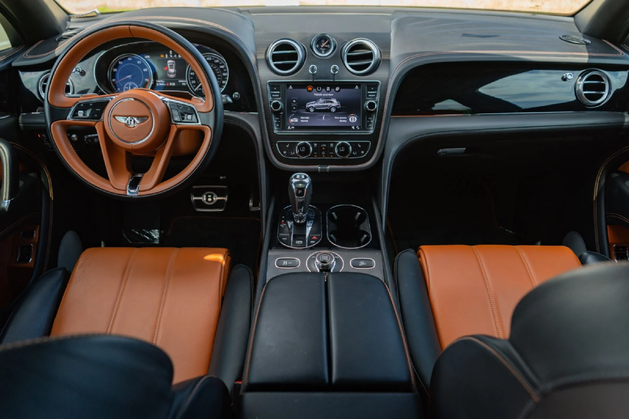 Used 2019 Black Bentley V8 image 25