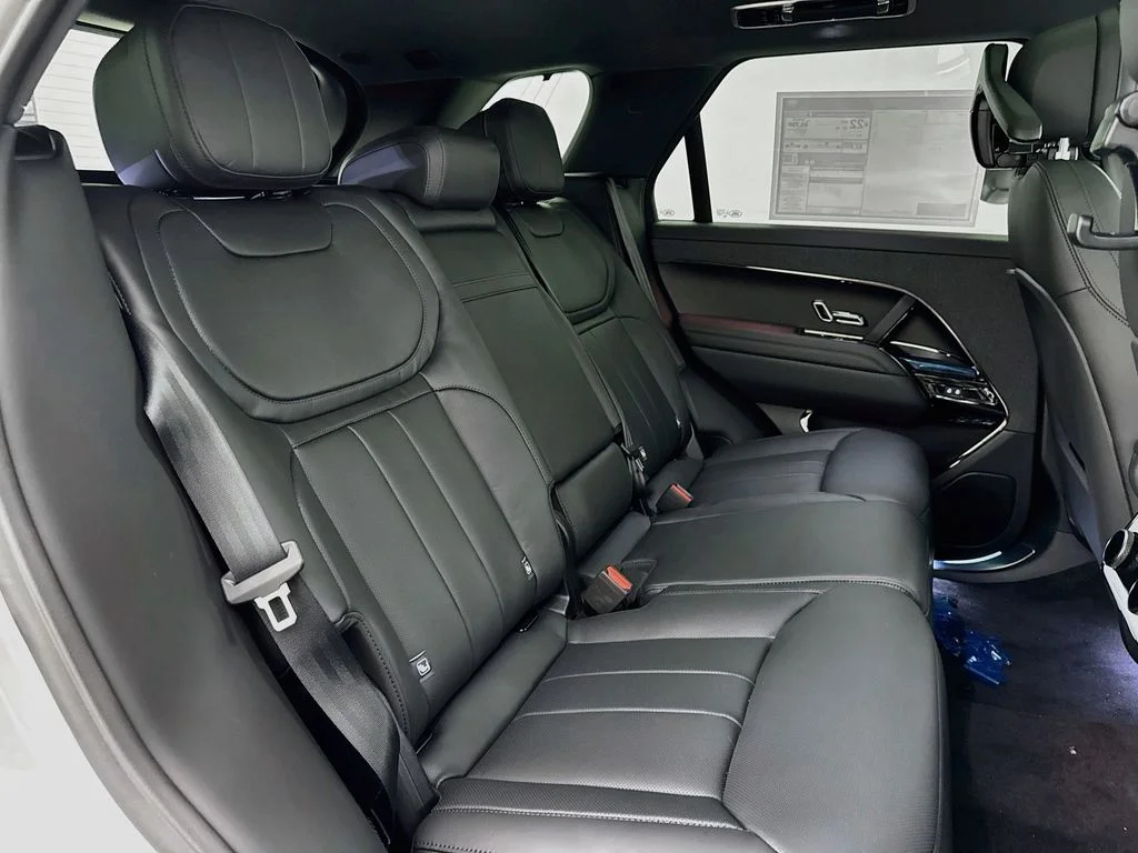 New 2026 Fuji White Land Rover Dynamic SE image 29