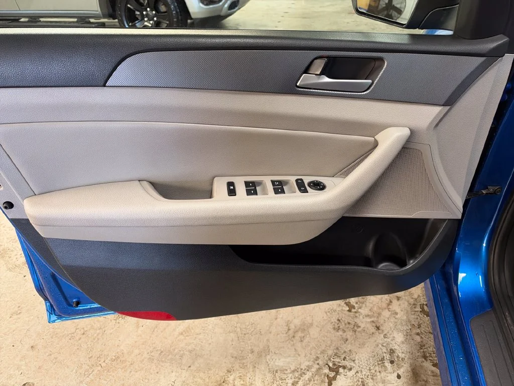 Used 2018 Blue Hyundai SEL image 15