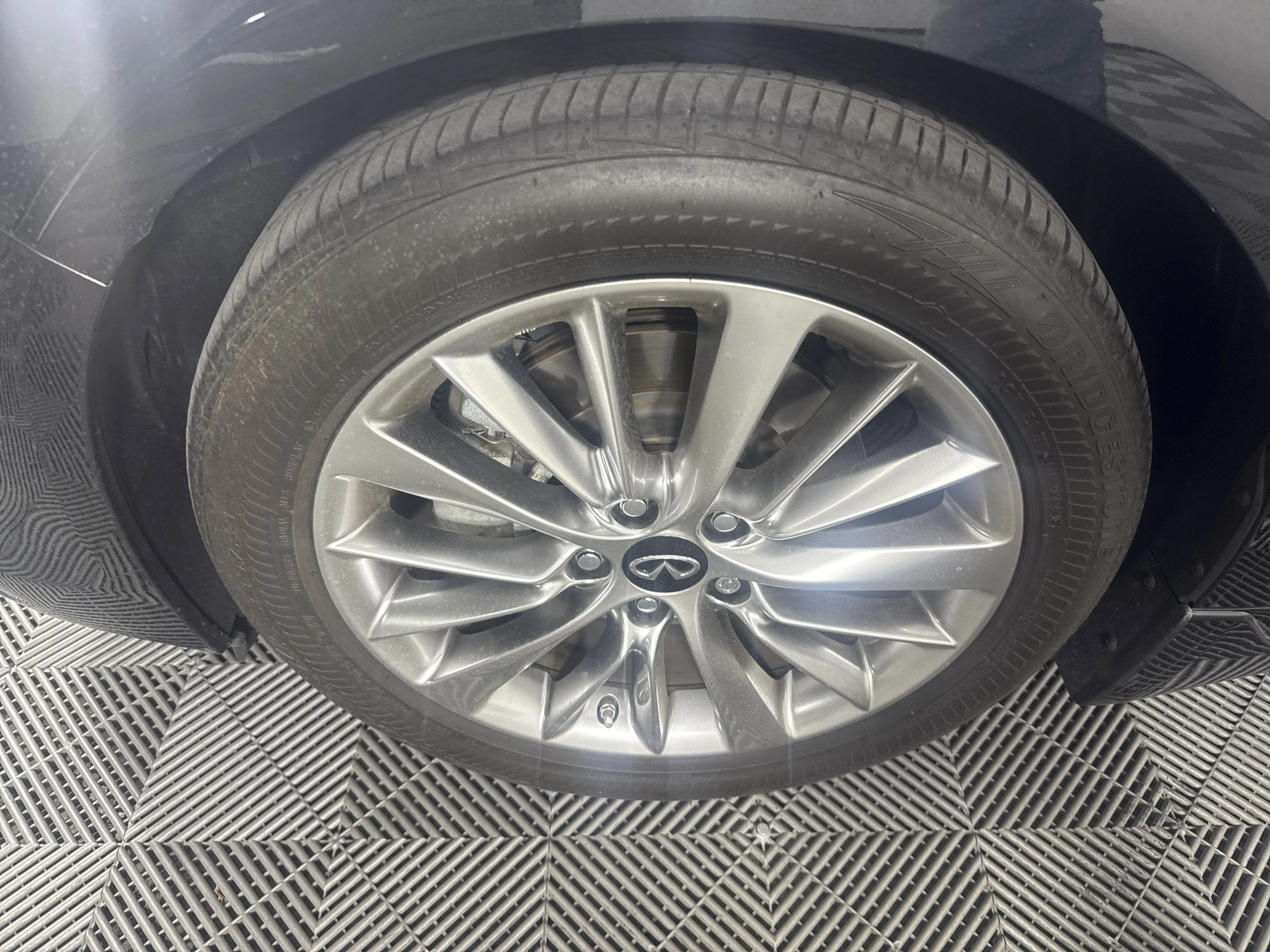 Used 2023 Midnight Black INFINITI LUXE image 12