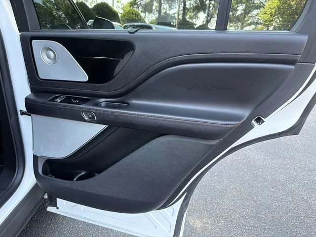Used 2021 White Lincoln Reserve image 16