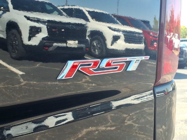 Used 2022 BLACK Chevrolet RST image 22