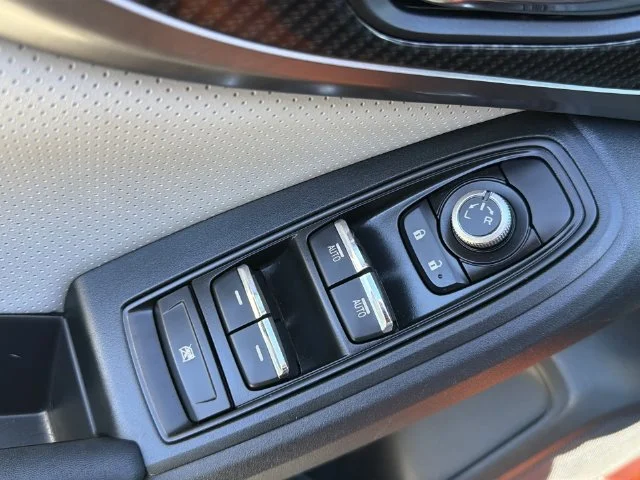 Used 2018 Orange Subaru 2.0i Limited image 33