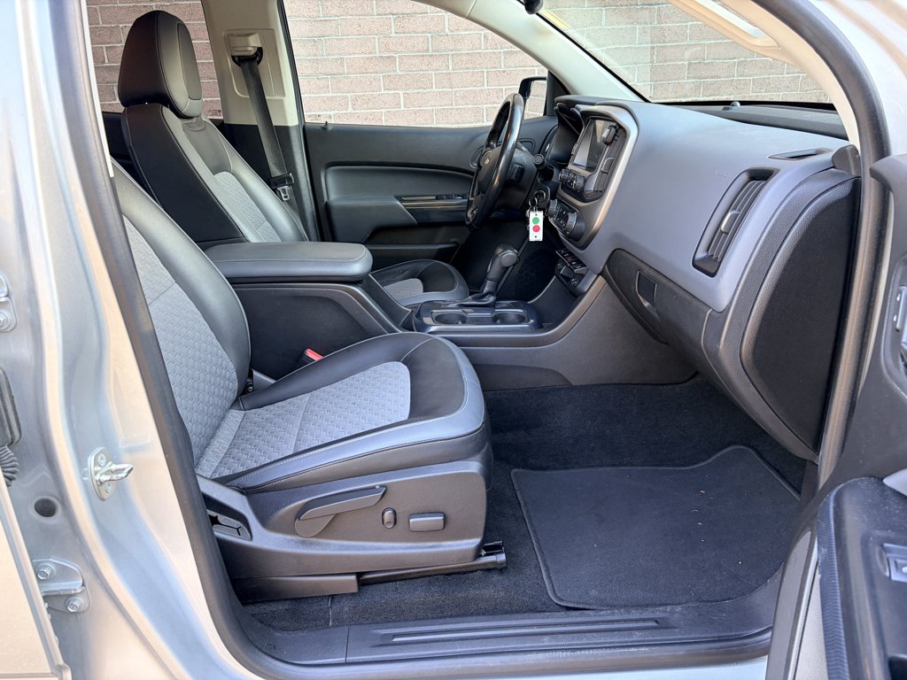Used 2018 SILVER Chevrolet 4WD Z71 image 17