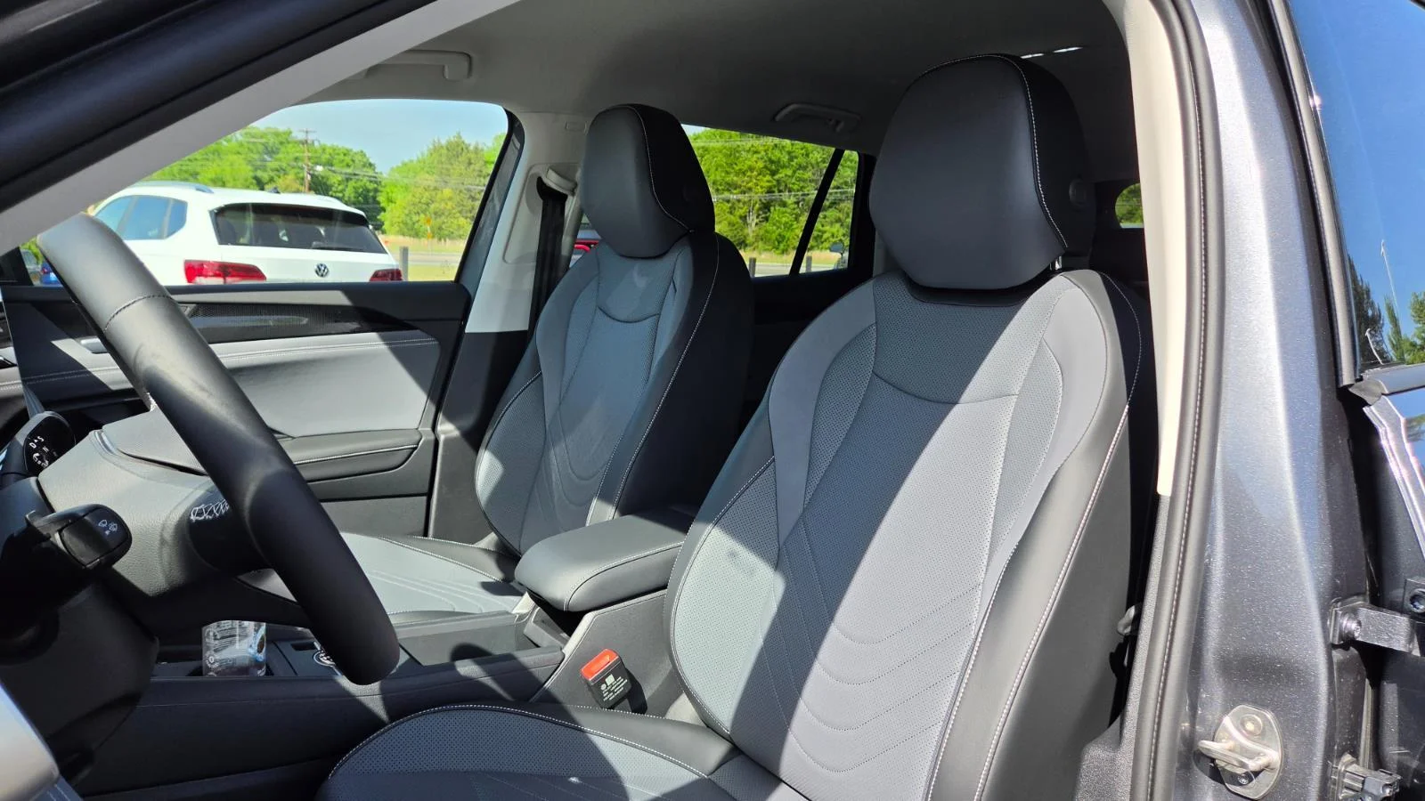 New 2026 Platinum Gray Metallic Volkswagen SE image 23