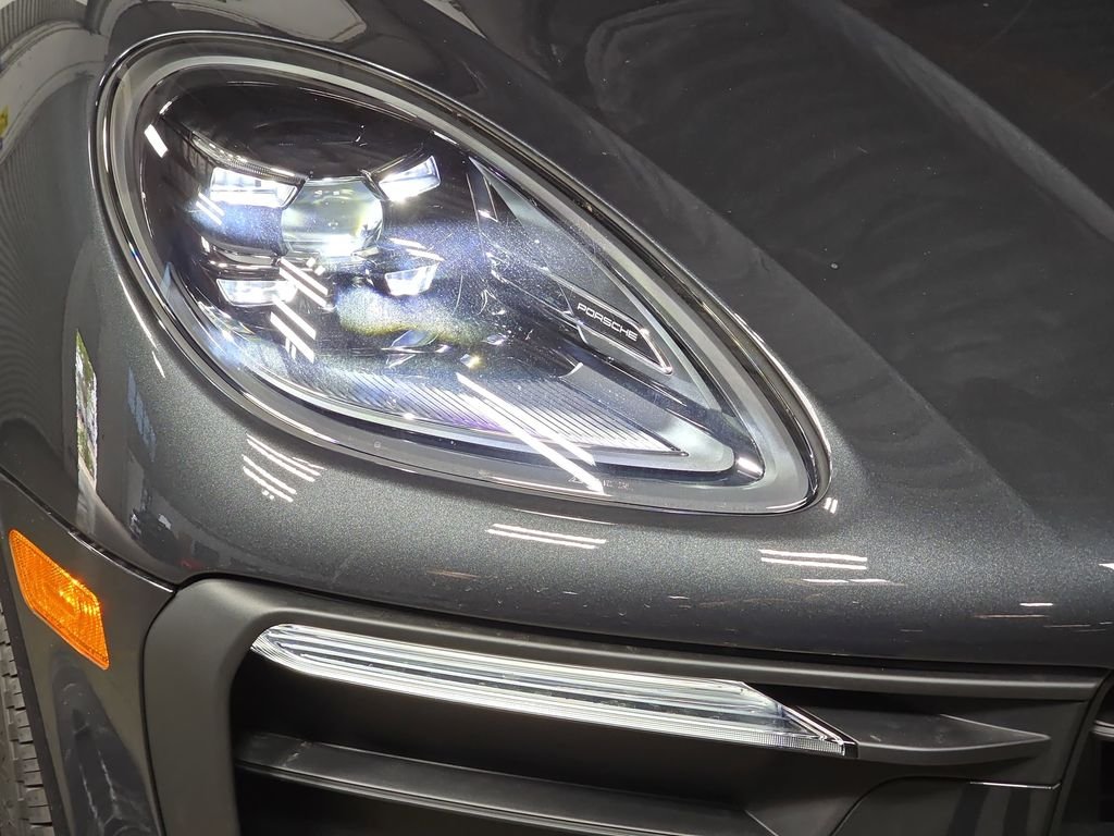 2026 Porsche Macan T - Photo 12