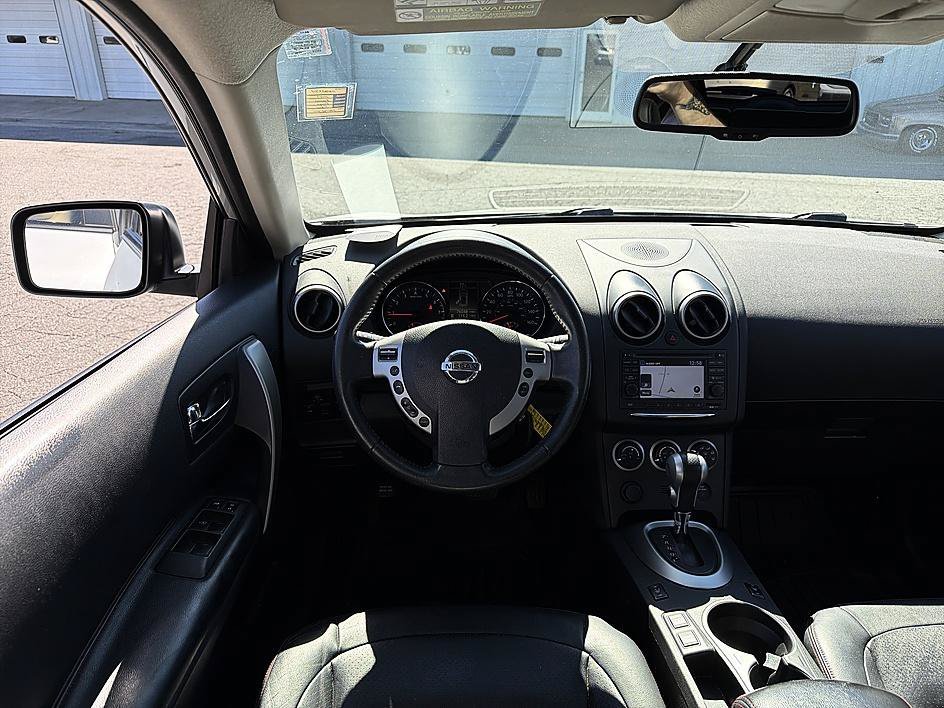 Used 2013 Brilliant Silver Nissan SL image 28