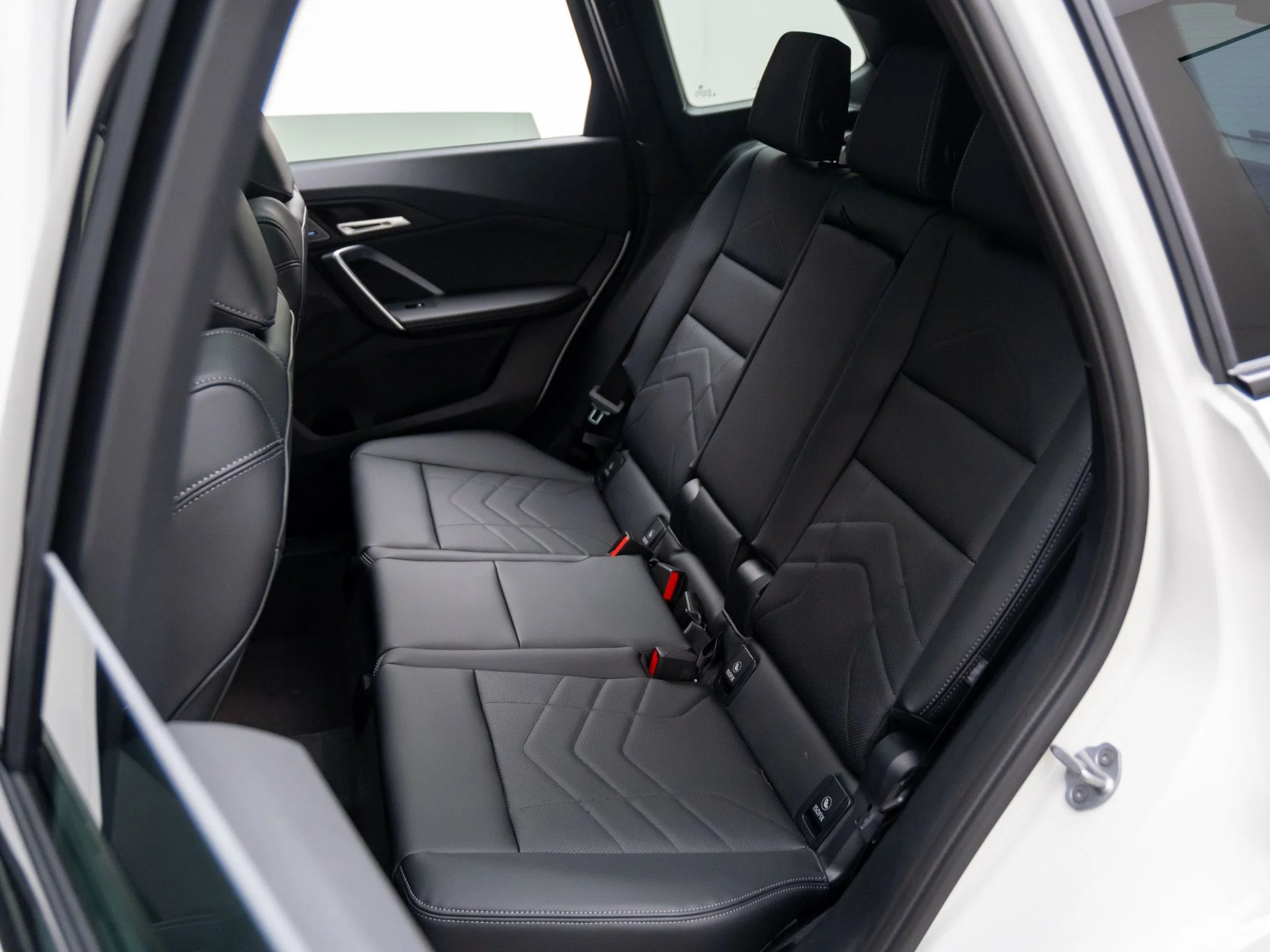 New 2026 White BMW xDrive28i image 17
