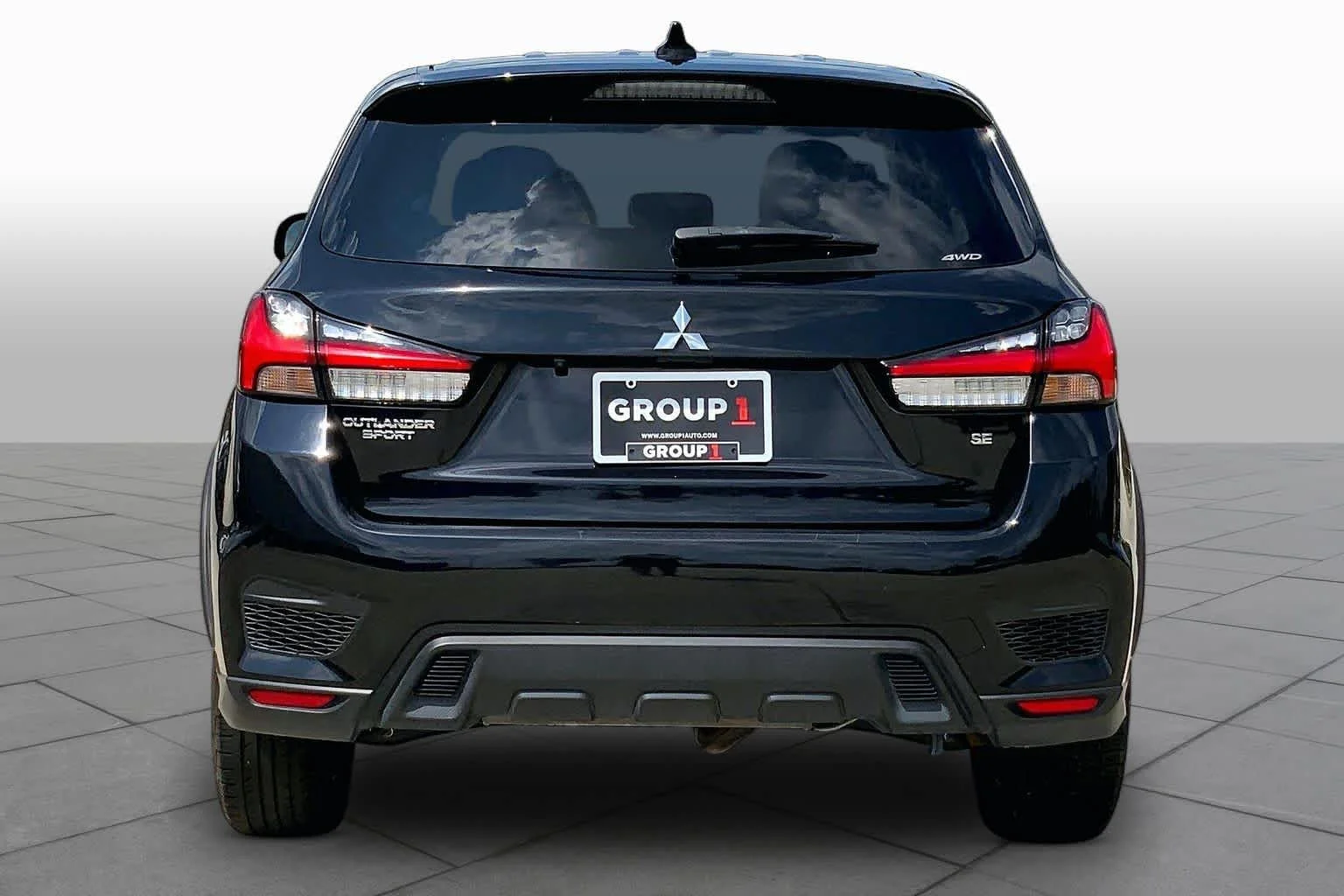 Used 2024 Labrador Black Pearl Mitsubishi SE image 5