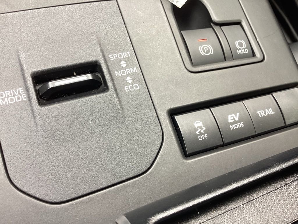 Used 2022  Toyota XLE image 18