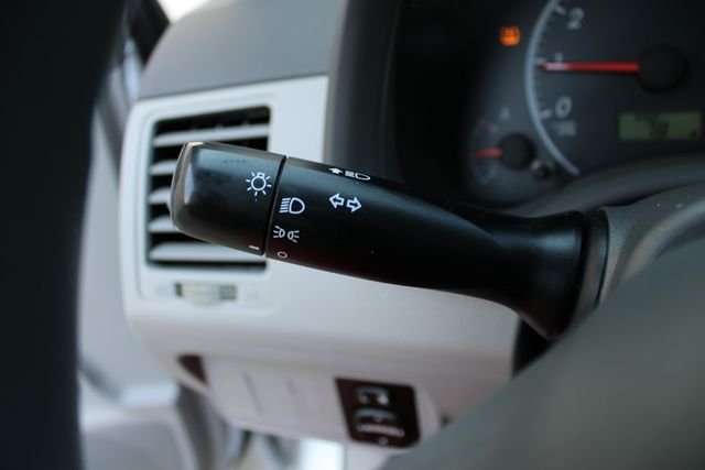 Used 2009 Silver Toyota LE image 3