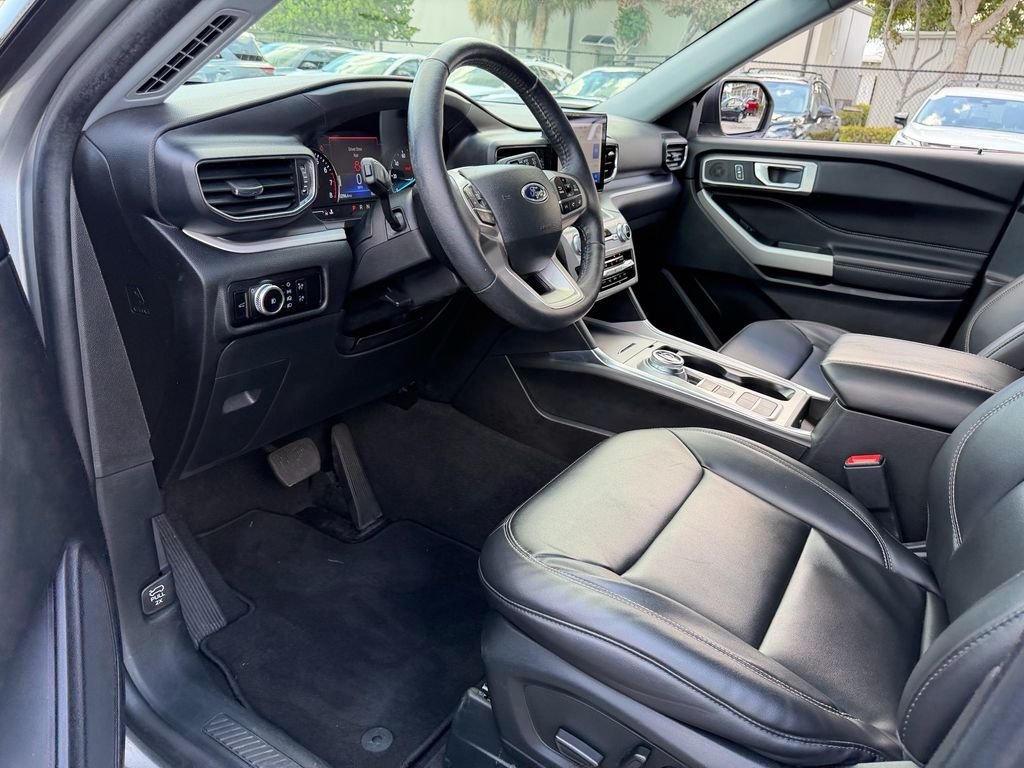 Used 2023 Silver Ford XLT image 11