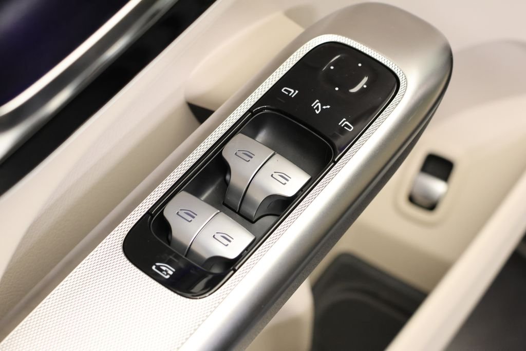 New 2026 Black Mercedes-Benz GLC 300 image 31