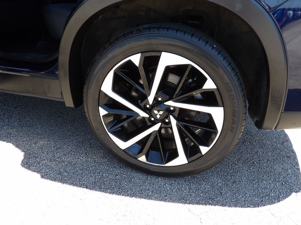 Used 2024 Cosmic Blue Metallic Mitsubishi SE Black Edition image 19
