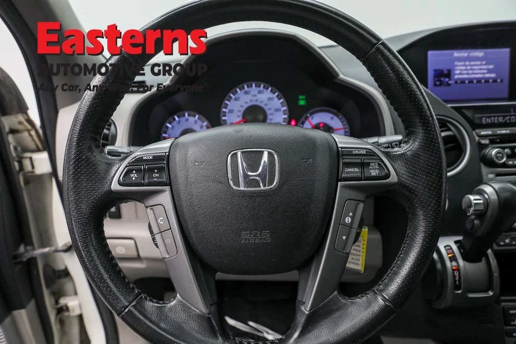 Used 2014 White Honda Touring image 10