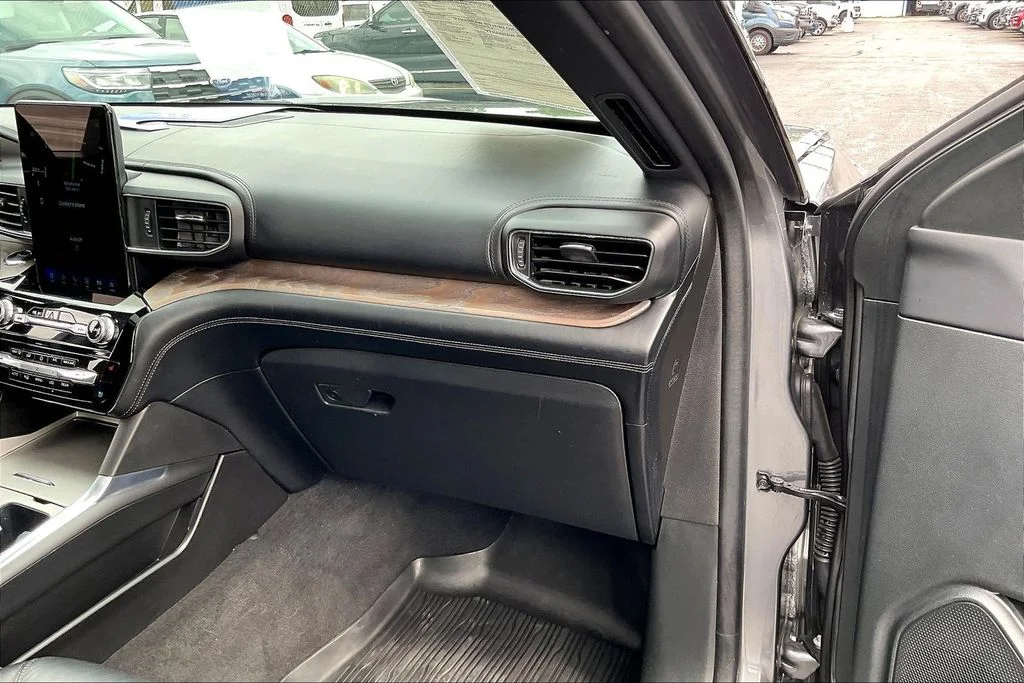 Used 2022 Gray Ford Platinum image 15