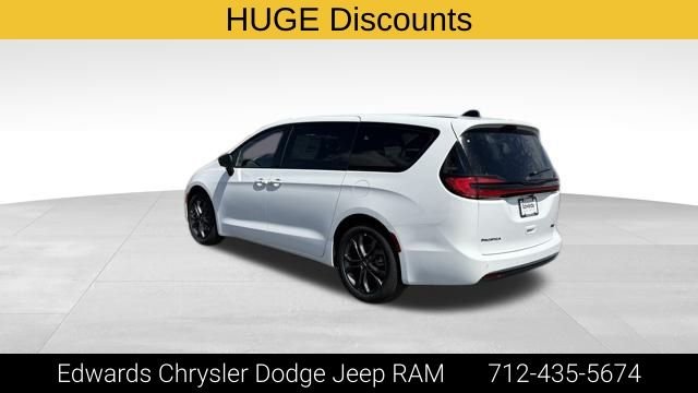 2026 Chrysler Pacifica Select - Photo 6