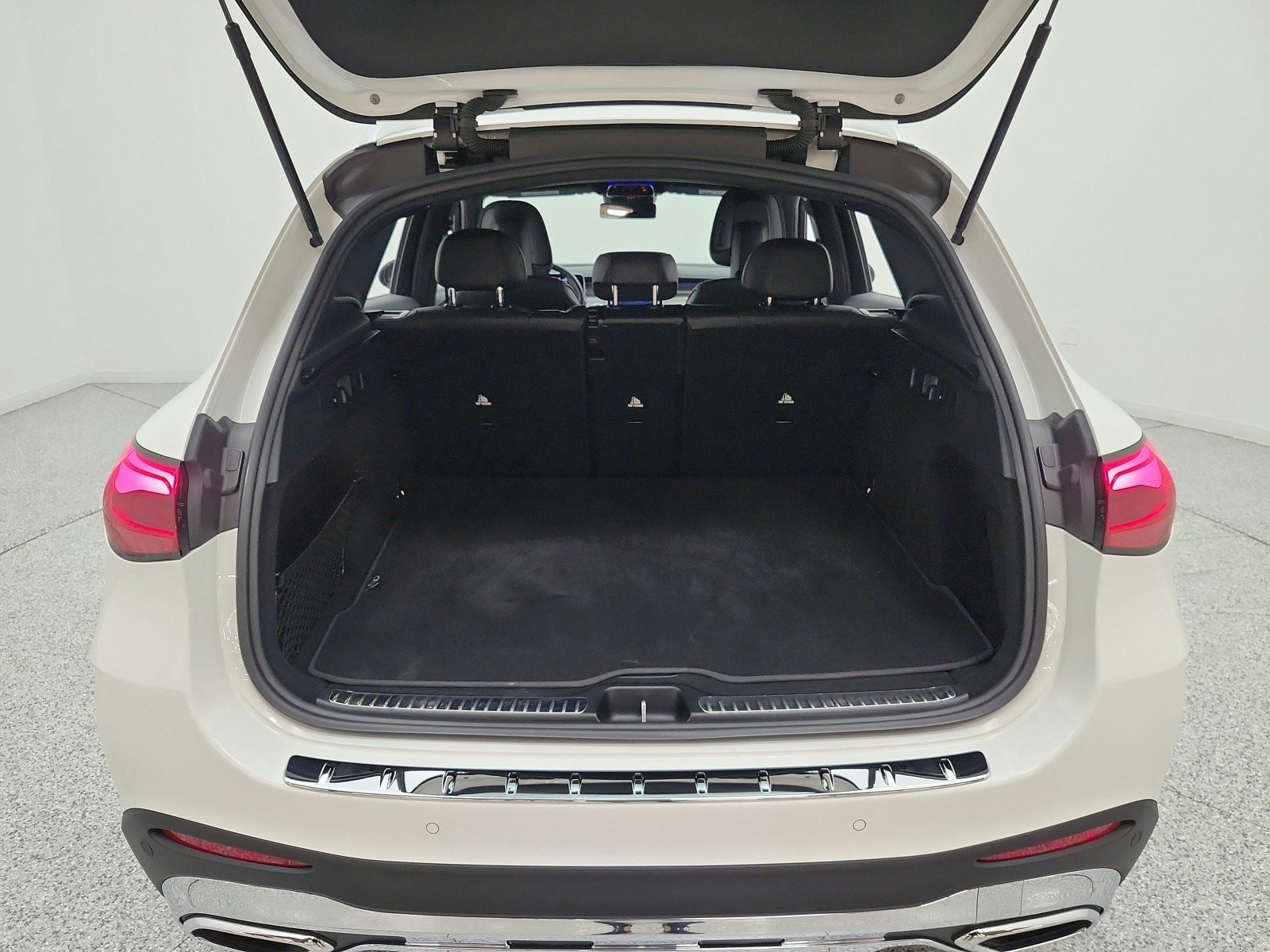 Used 2024 Polar White Mercedes-Benz GLC 300 SUV image 18