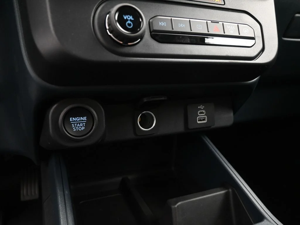New 2025 Azure Gray Metallic Tri-Coat Ford XLT image 16
