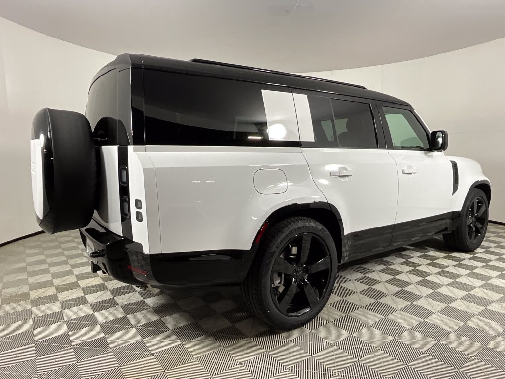 New 2026 Fuji White Land Rover X-Dynamic SE image 2
