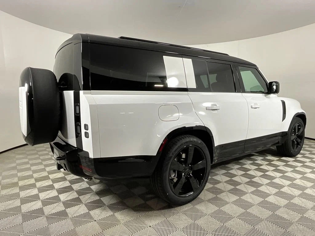 New 2026 Fuji White Land Rover X-Dynamic SE image 2