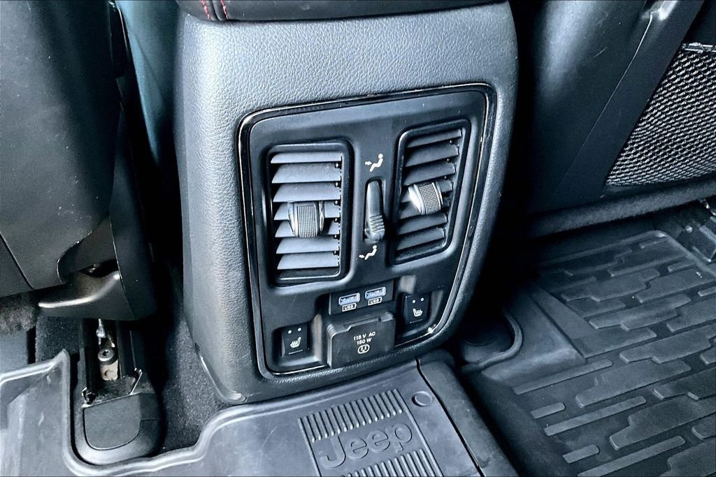 Used 2019 Silver Jeep Trailhawk image 9