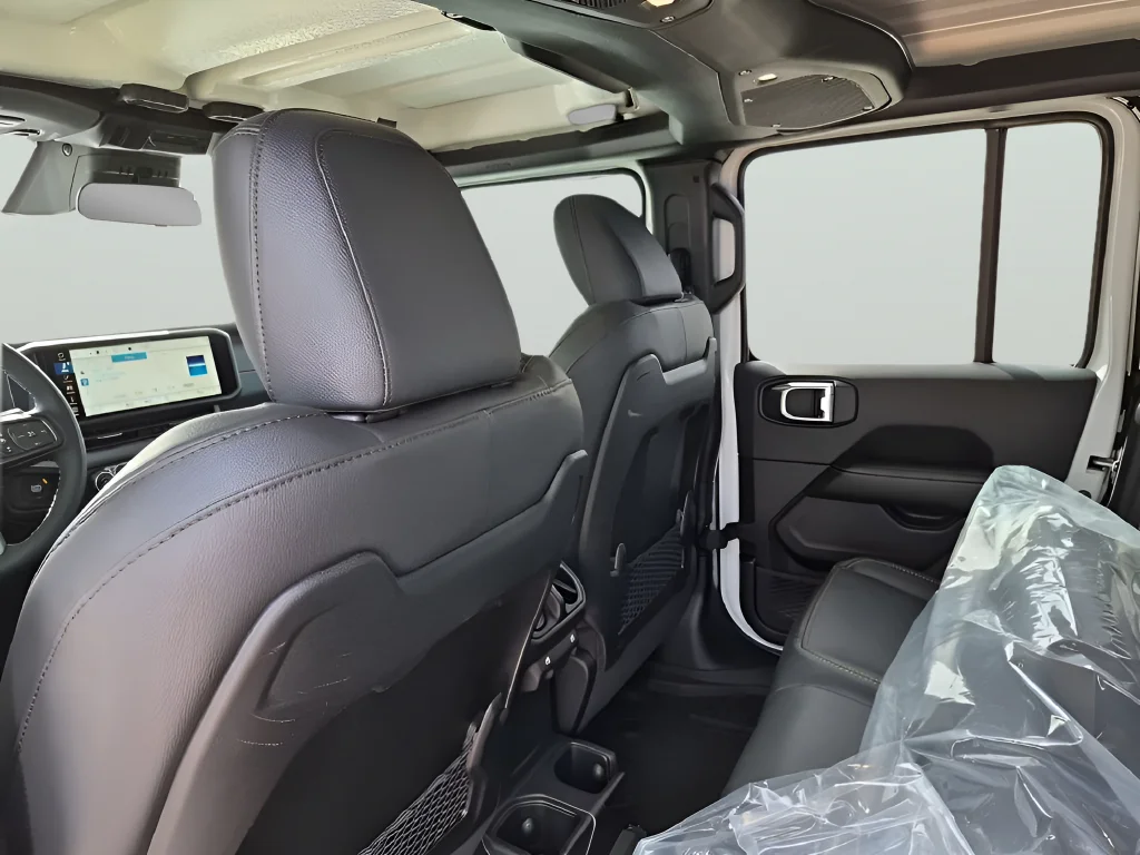 New 2026 Bright White Clear-Coat Exterior Paint Jeep Sahara image 23
