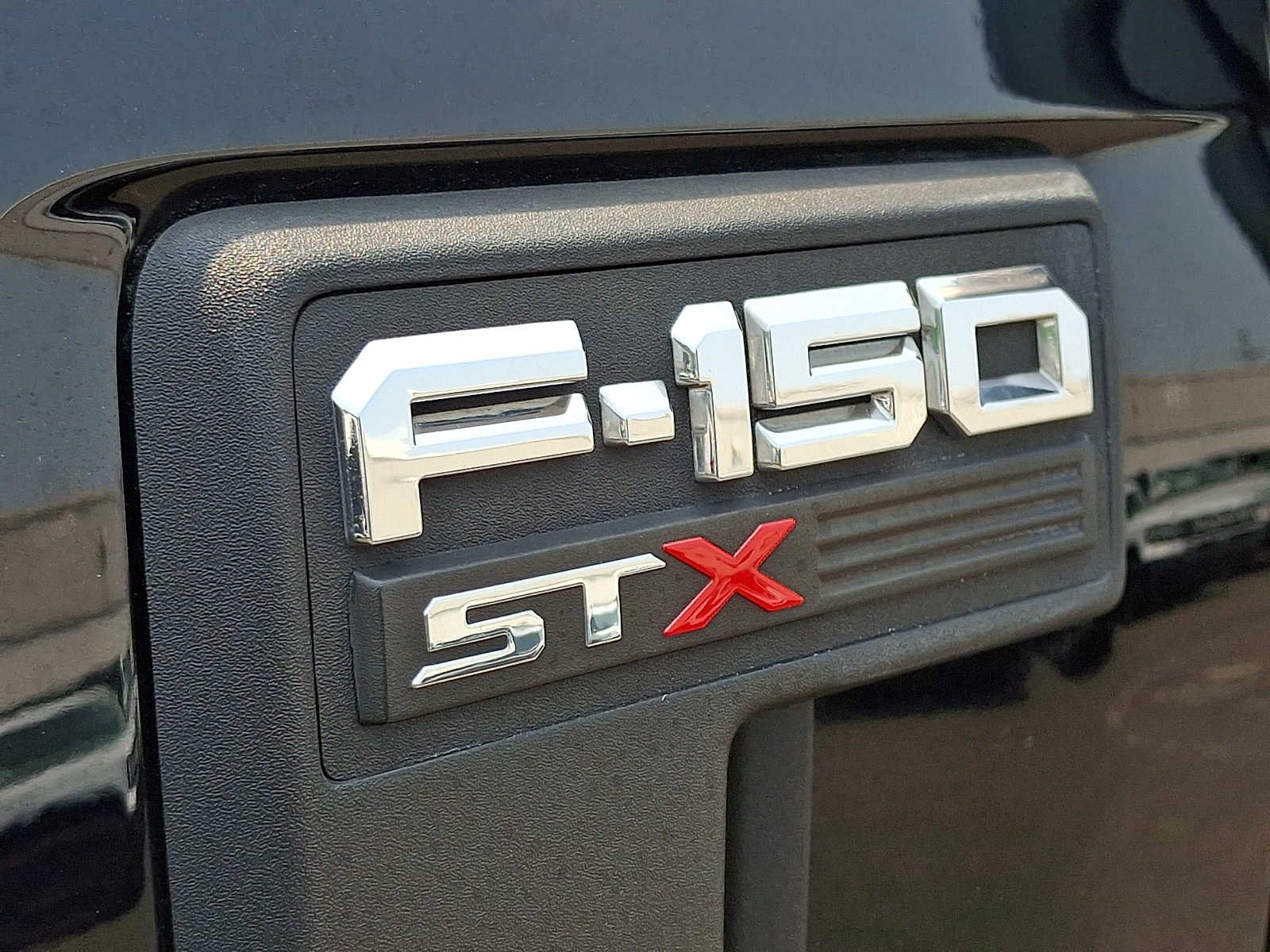 Used 2021 Agate Black Metallic Ford XL image 30
