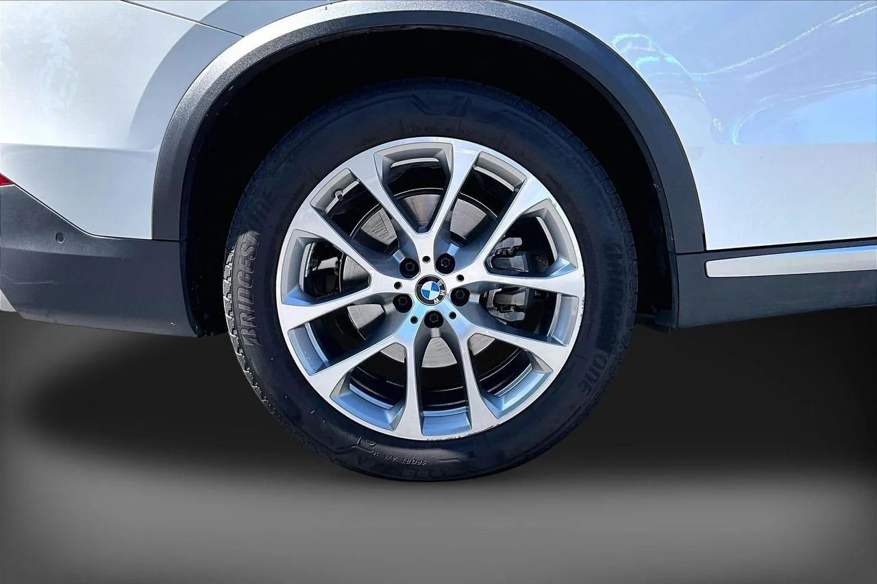 Certified Used 2022 White BMW xDrive40i image 36
