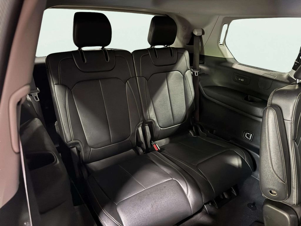 Used 2022 White/off-white Jeep Limited image 26