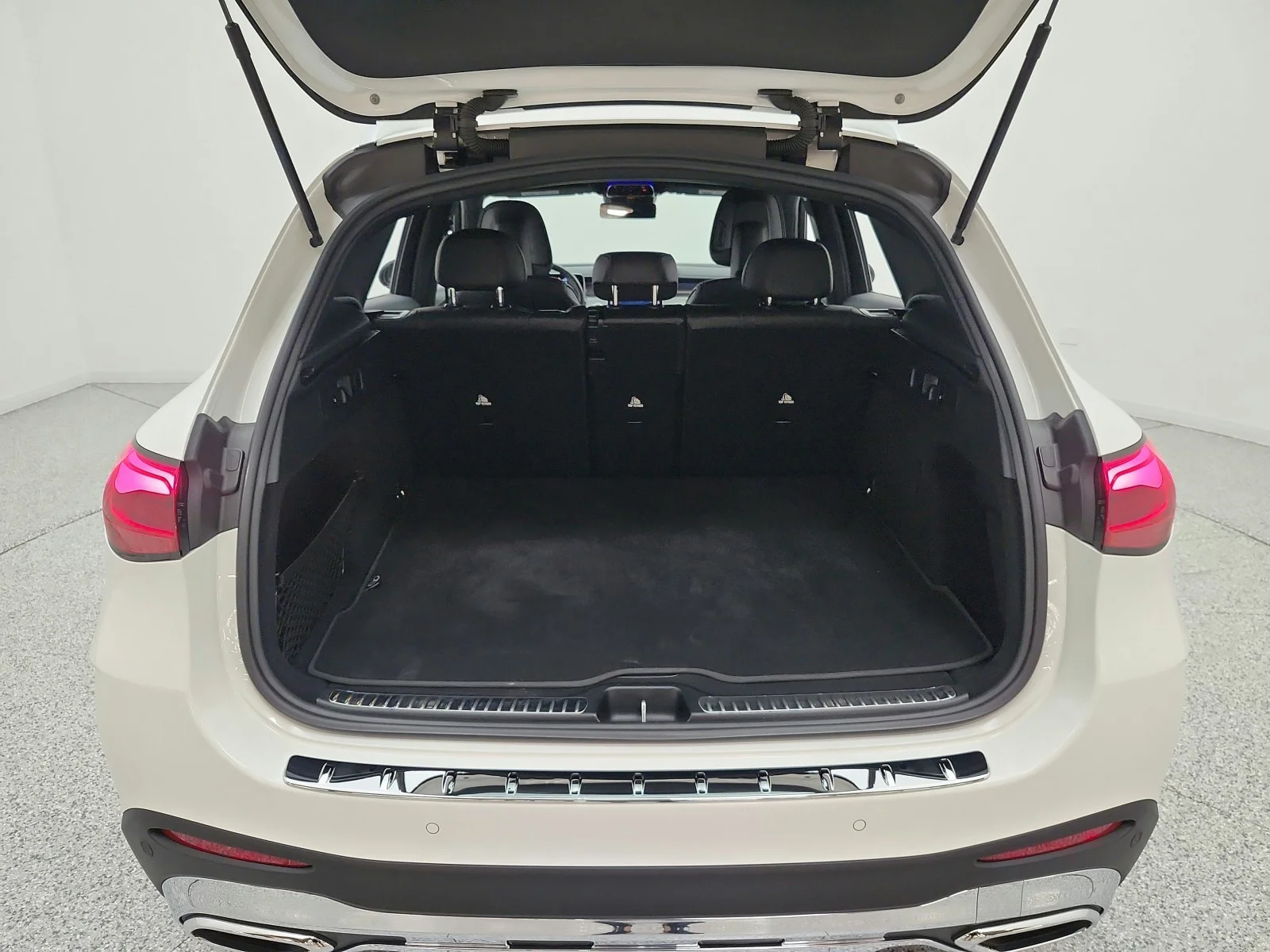 Used 2024 Polar White Mercedes-Benz GLC 300 SUV image 18