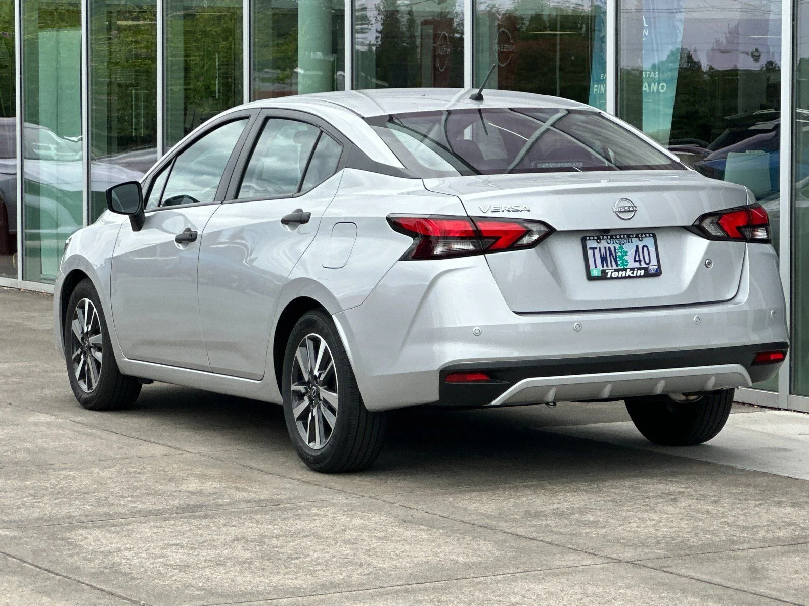 Used 2025 Brilliant Silver Metallic Nissan 1.6 S image 5
