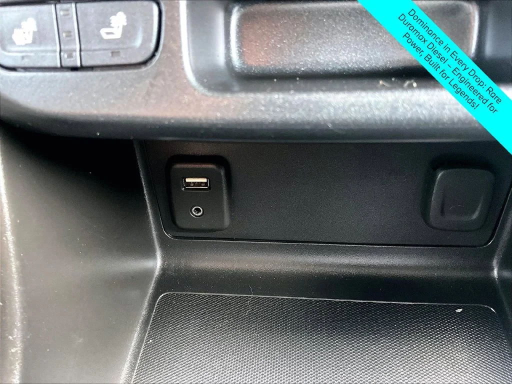 Used 2018 Gray Chevrolet Z71 image 30