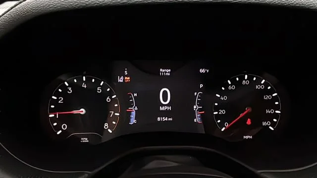 Used 2023  Jeep Altitude image 13