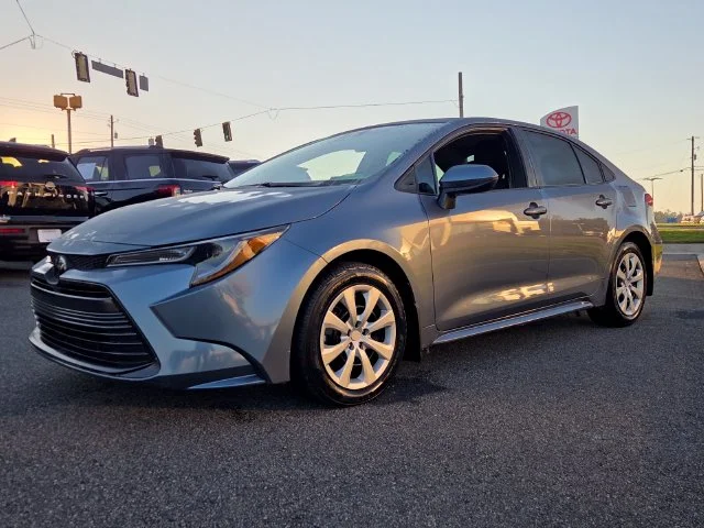 Used 2026  Toyota LE image 3