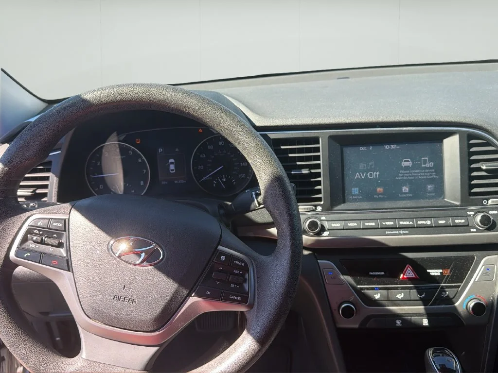 Used 2018 Silver Hyundai SEL image 9