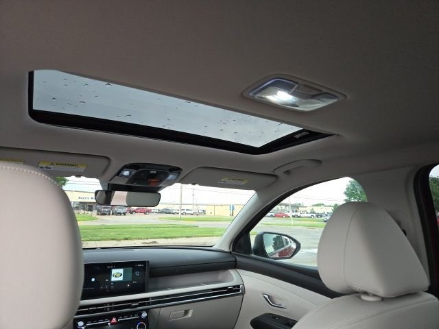 Certified Used 2025 Red Hyundai SEL Convenience image 9