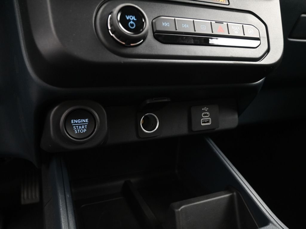 New 2025 Azure Gray Metallic Tri-Coat Ford XLT image 16