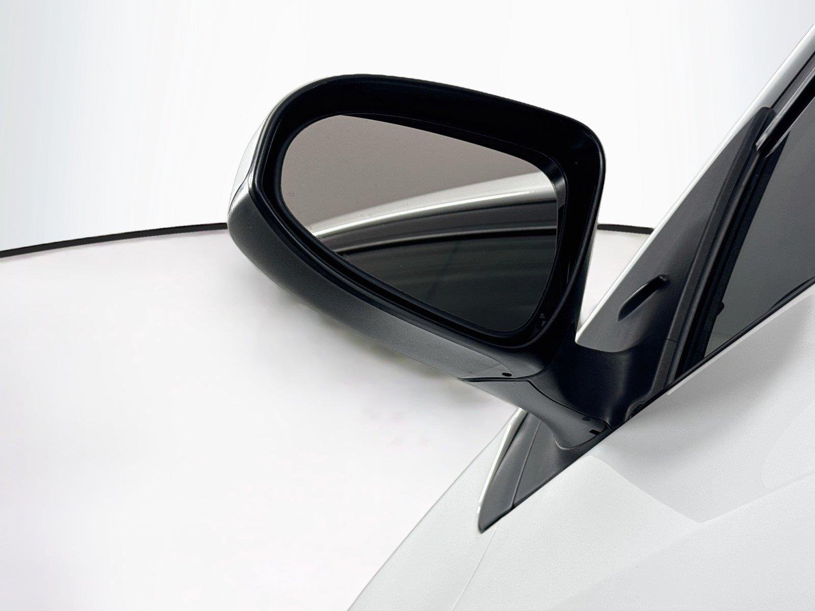 Used 2018 Super White Toyota L image 5