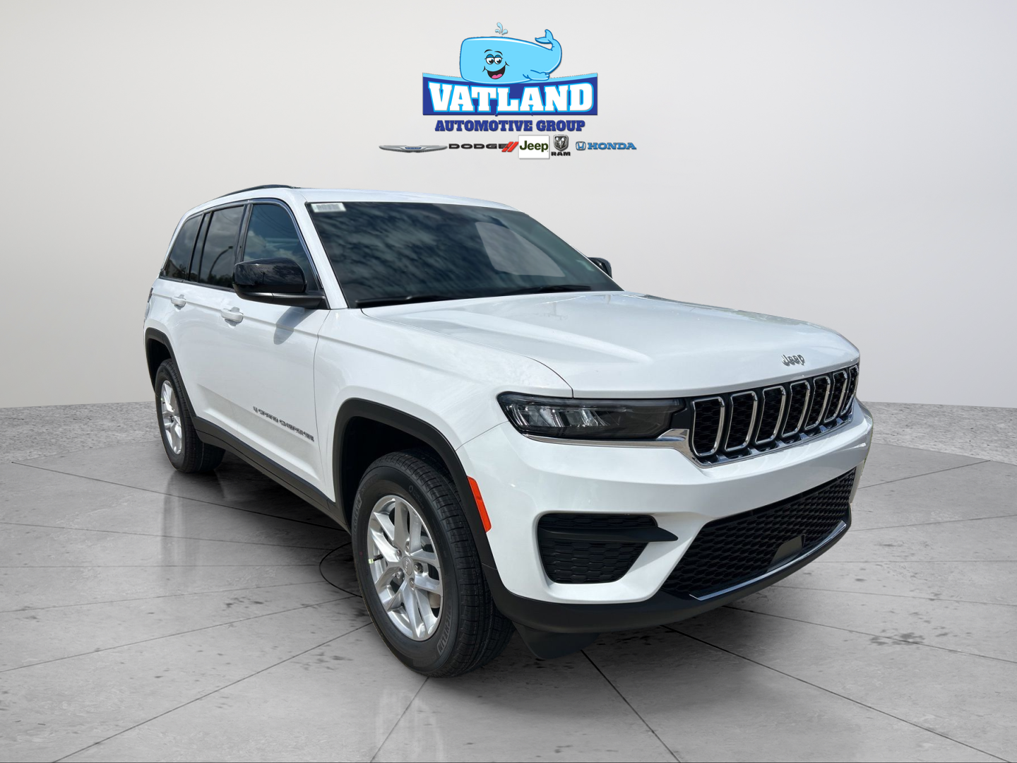 New 2026 Bright White Clear-Coat Exterior Paint Jeep Laredo image 7