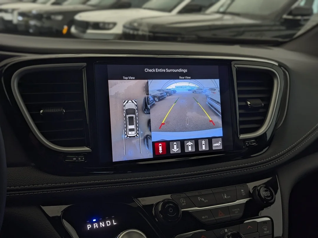 New 2026 White Chrysler Select - - AWD - 3.6L Pentastar V6 - Adaptive Cruise Control - Blind Spot Monitor & More! image 22