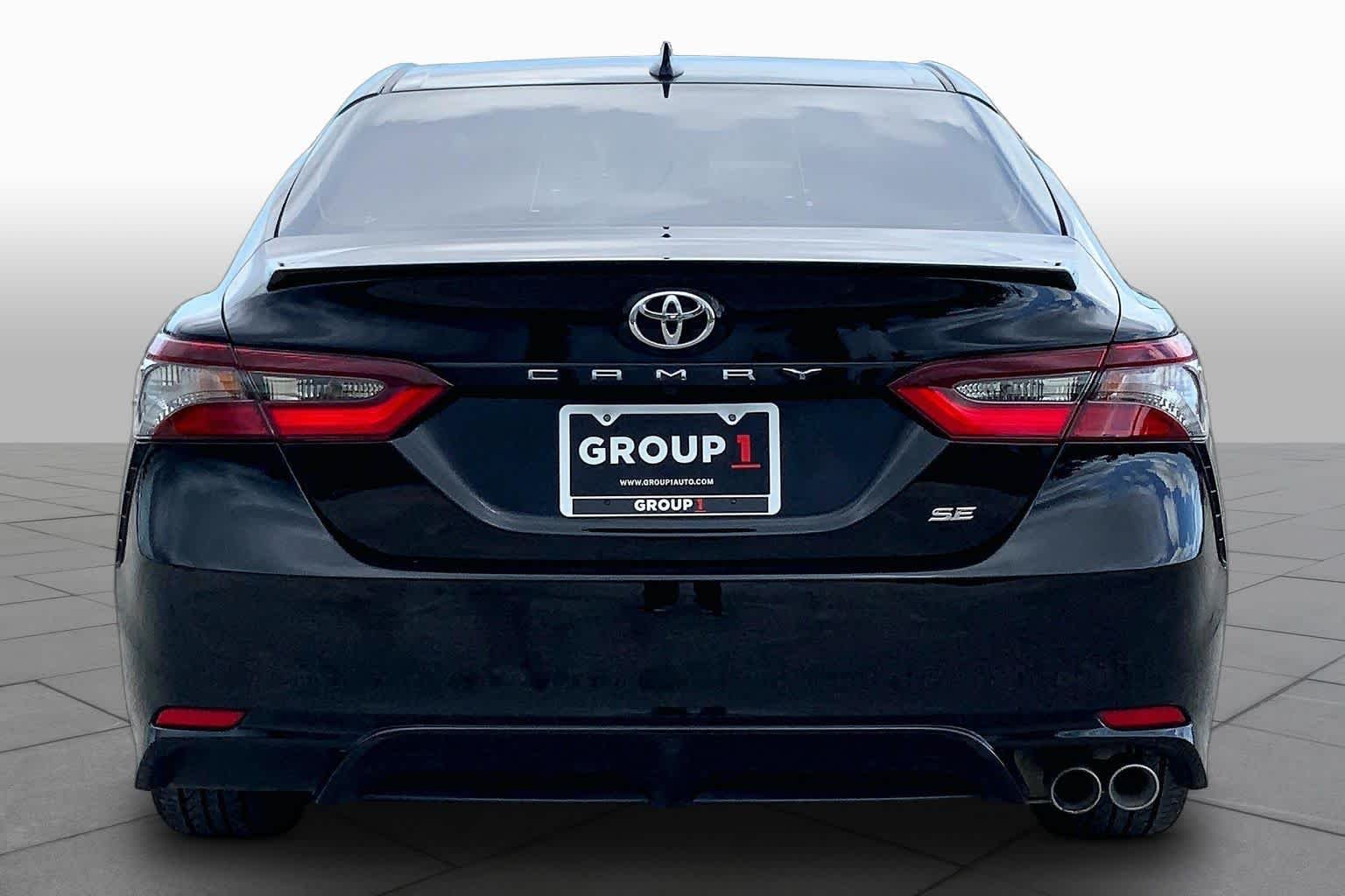 Used 2021 Midnight Black Metallic Toyota SE image 5