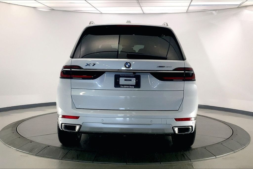 Used 2027 Mineral White Metallic BMW  image 3