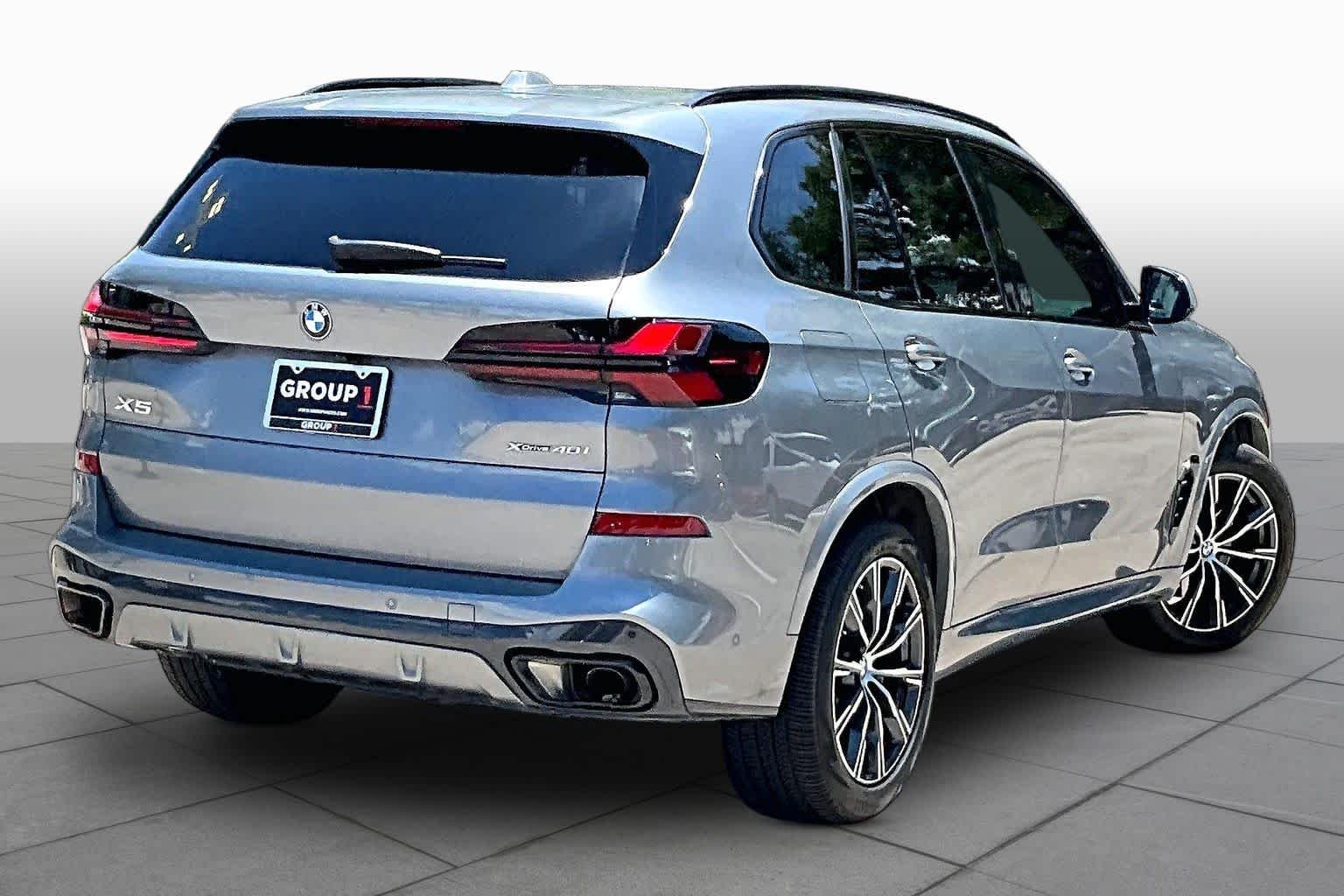 Used 2024 Skyscraper Grey Metallic BMW xDrive40i image 12