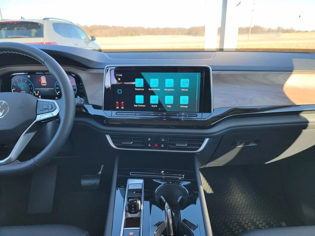 New 2026 White Volkswagen 2.0T SE w/Technology image 35