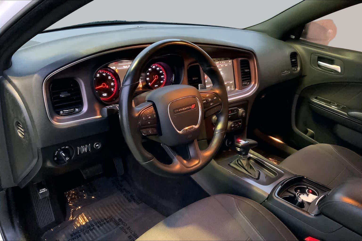 Used 2016 Bright White Clearcoat Dodge R/T image 17