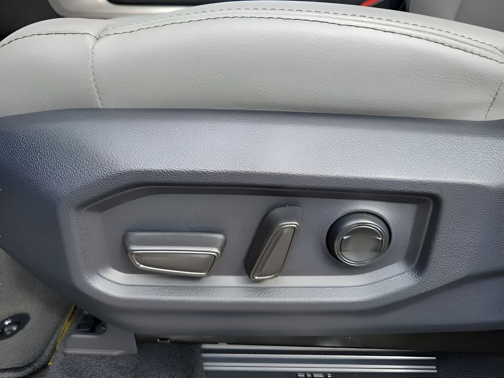 2026 Toyota Tundra Limited - Photo 17