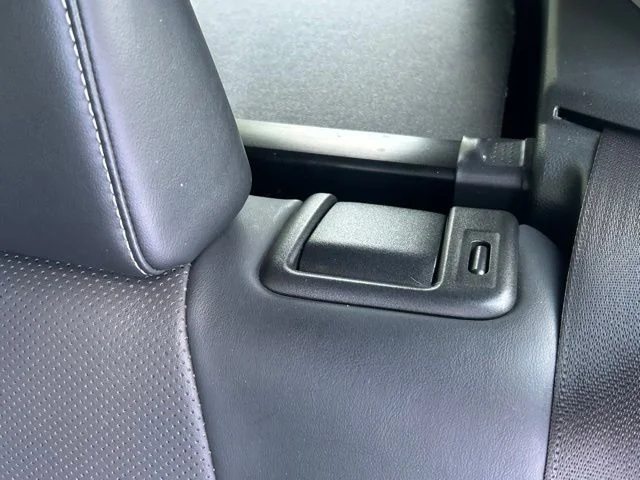 Used 2019  Toyota Limited image 29